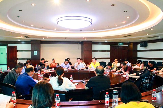 企協(xié)會長參加重信用企業(yè)座談會.jpg
